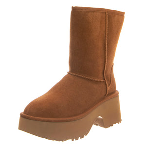 UGG® W CLASSIC SHORT NEW HEIGHTS CHESTNUT - Stivali Donna Marroni 1158310-CHE . UGG 