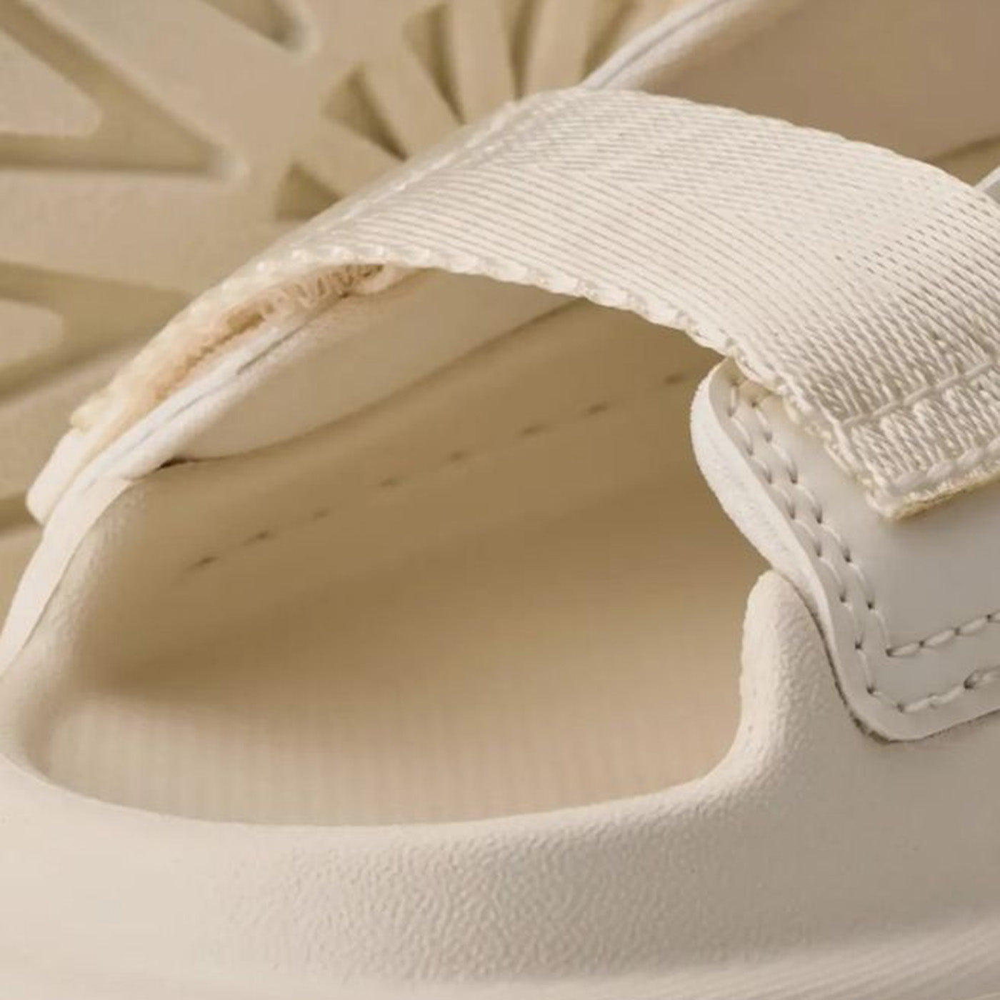 UGG K GOLDENGLOW SLIDE JASMINE - Sandali Bambino Bianchi K1166513-JSM . UGG 