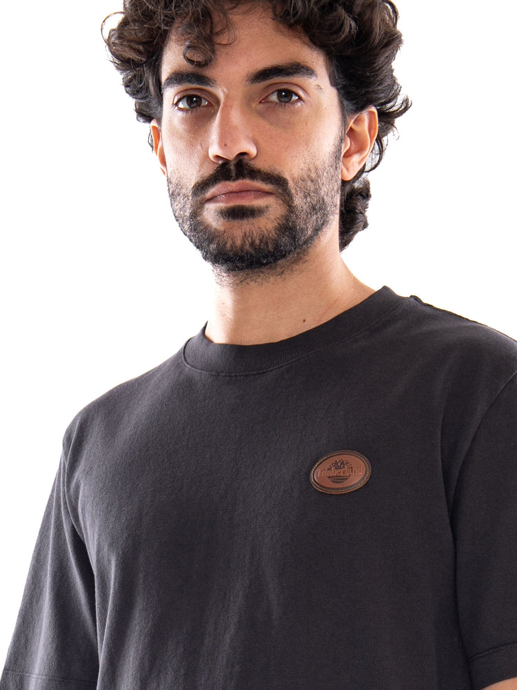 Timberland Leather Badge HW SS Tee Vintage Black - T-Shirt Uomo Nera<BR/><BR/> TBC0YHDE CN11 TIMBERLAND 