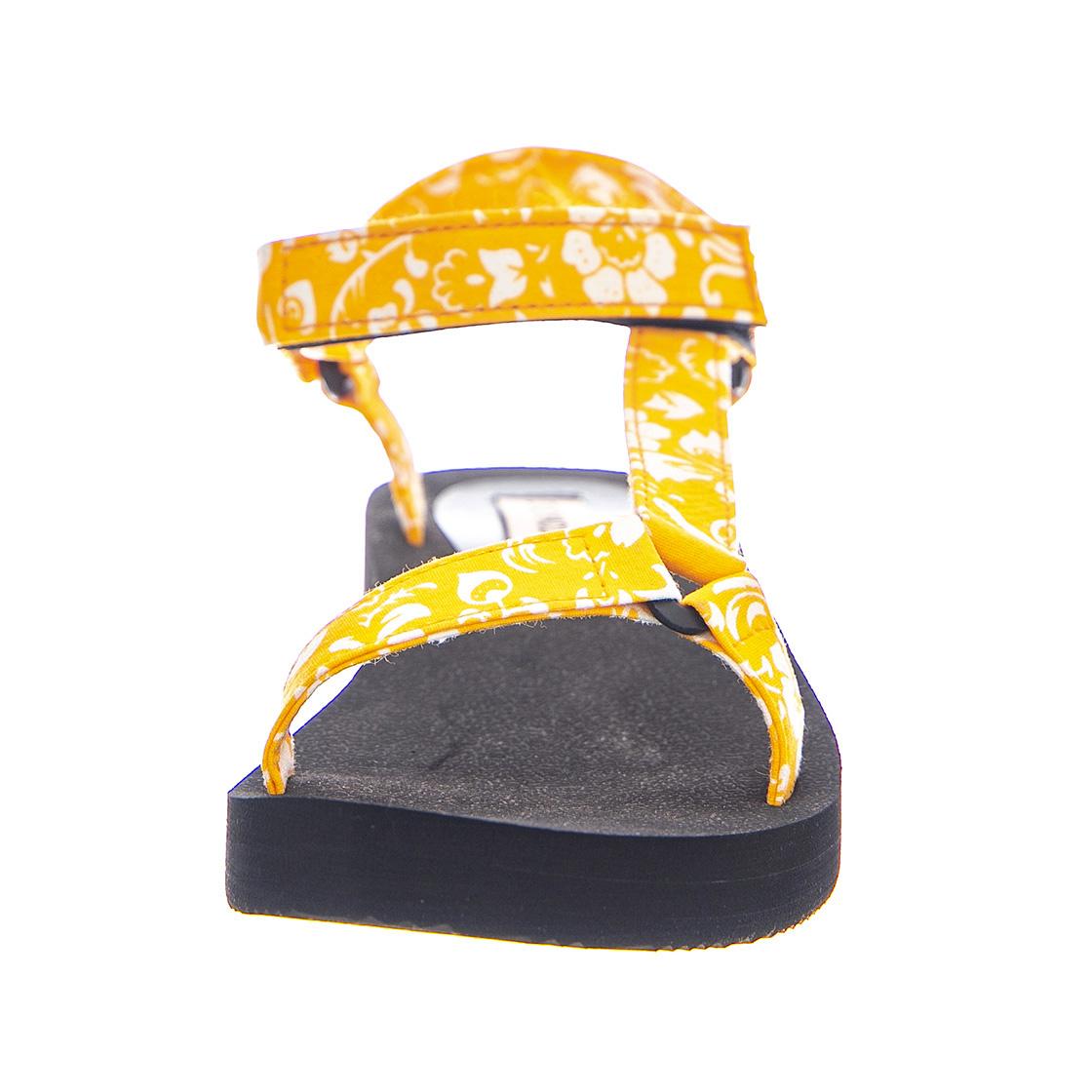  SMSHENLEY-MUSTFLO  STEVE MADDEN 