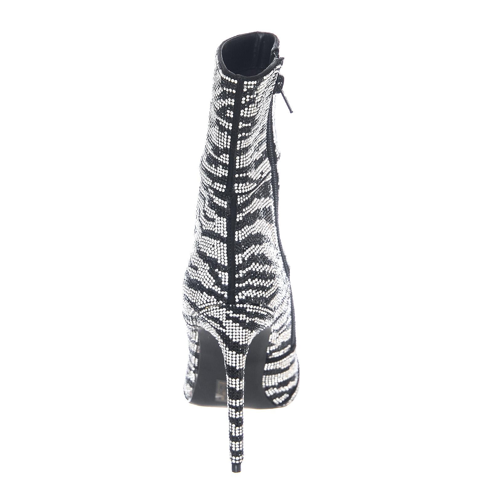  SMSWINONA-ZEBRA  STEVE MADDEN 