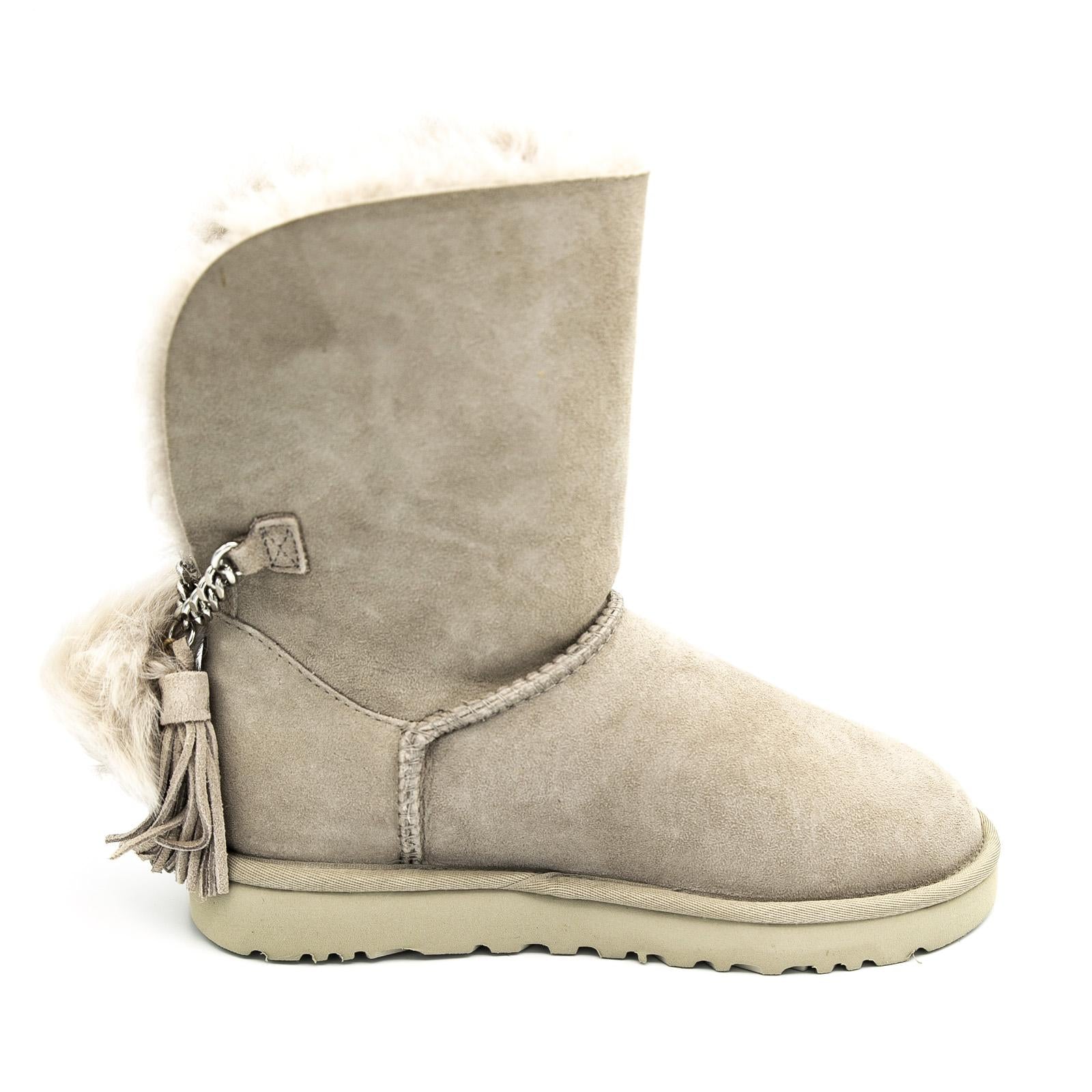  1095717W  UGG 