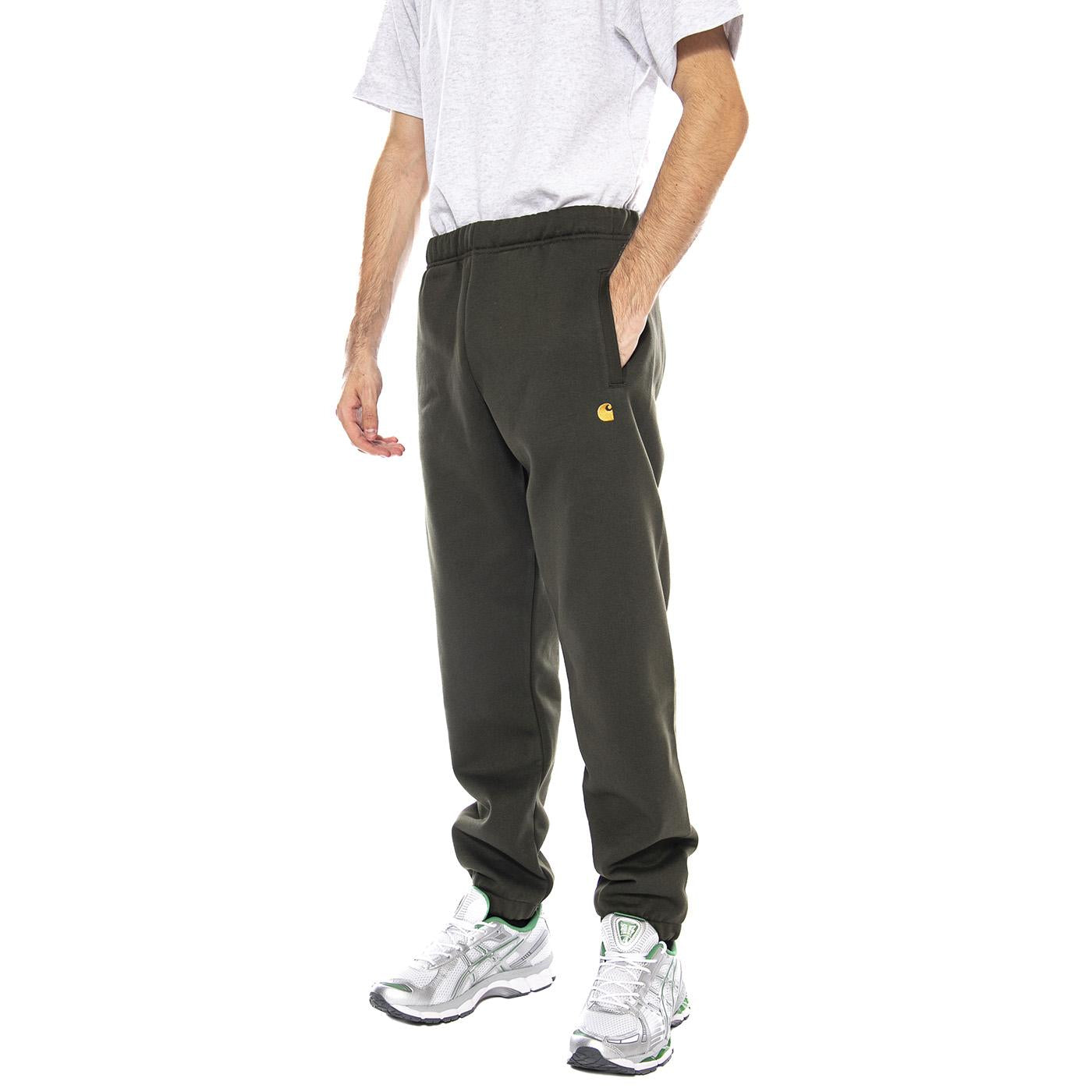 Chase Sweat Pant Olive / Gold - Pantaloni in Felpa Uomo Verdi I033667.3CBXX  CARHARTT WIP 