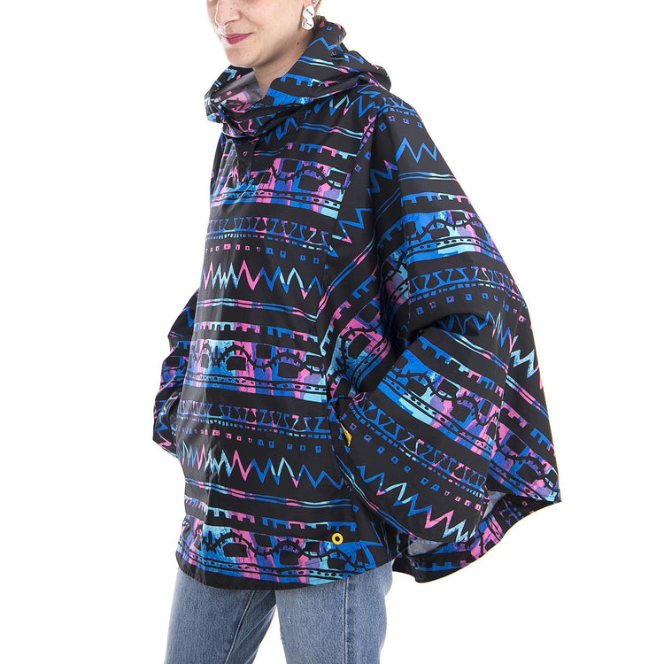 WOMEN S VOYAGE PONCHO 00090 ZIG ZAG BLACK BLUE 15005-00090  HERSCHEL 