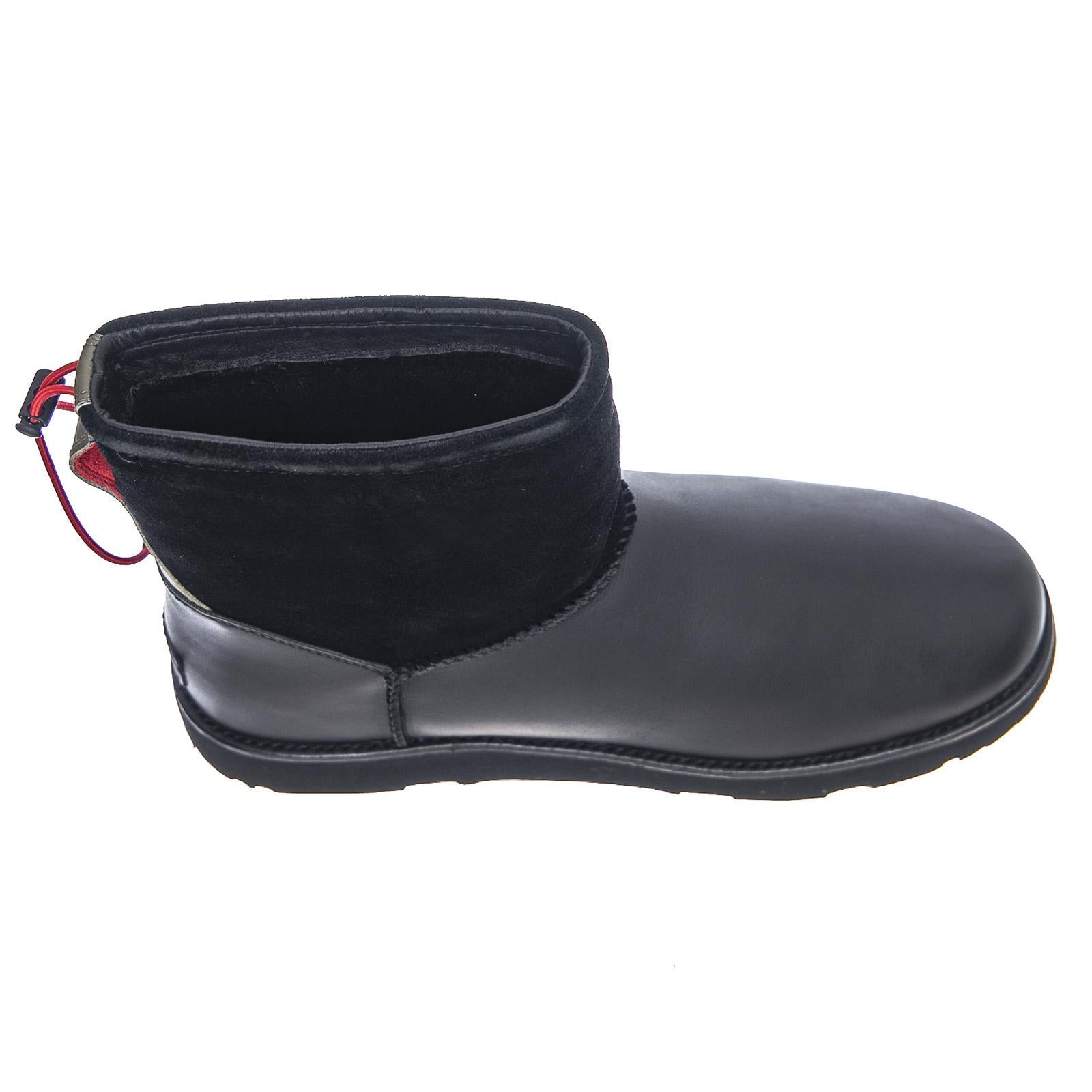  UGMCLTWPBK1017229M  UGG 