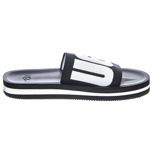  UGSZUMABK1099833W  UGG 