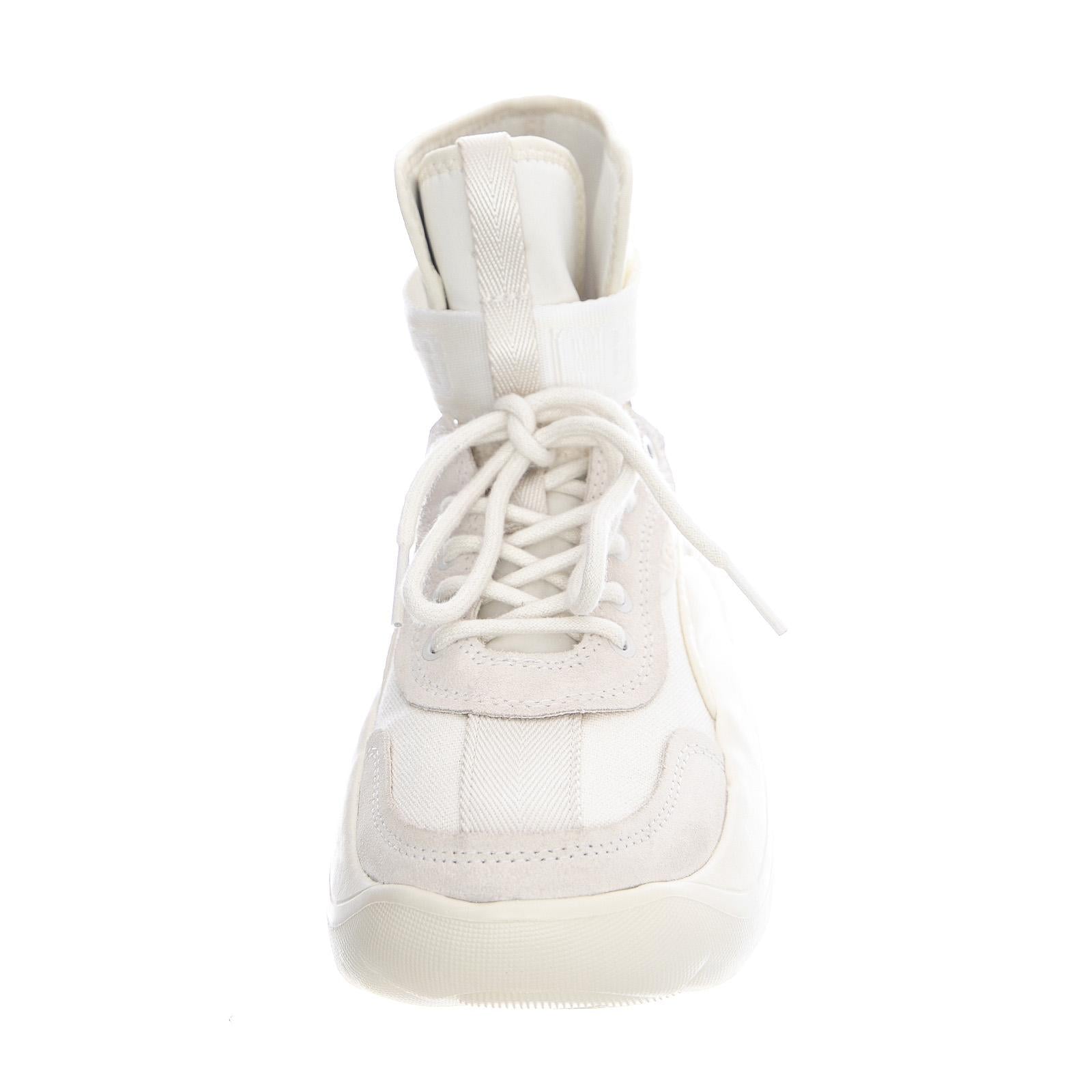  UGSLACLHGRD1108914W  UGG 