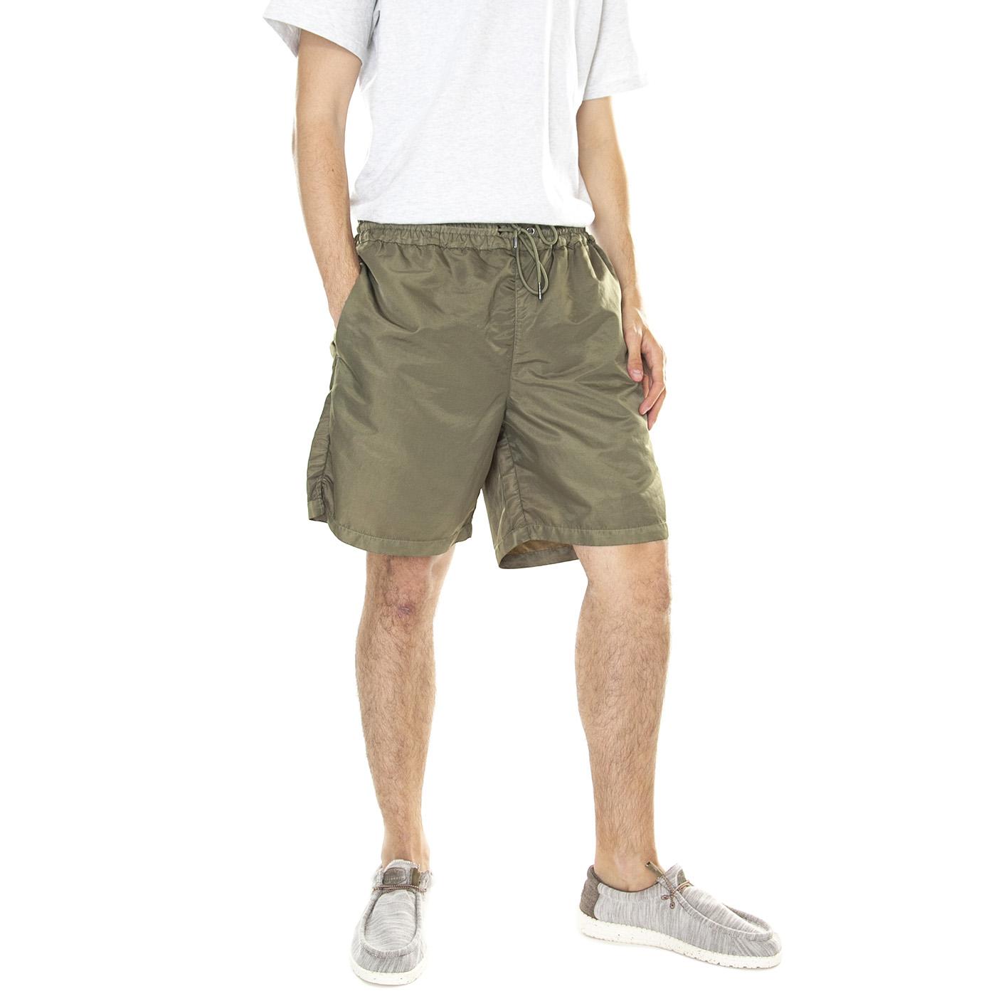 M' Go Washed Nylon Shorts Green - Bermuda Uomo Verdi M3GQ20WFCA0-F8EK  GUESS ORIGINALS 