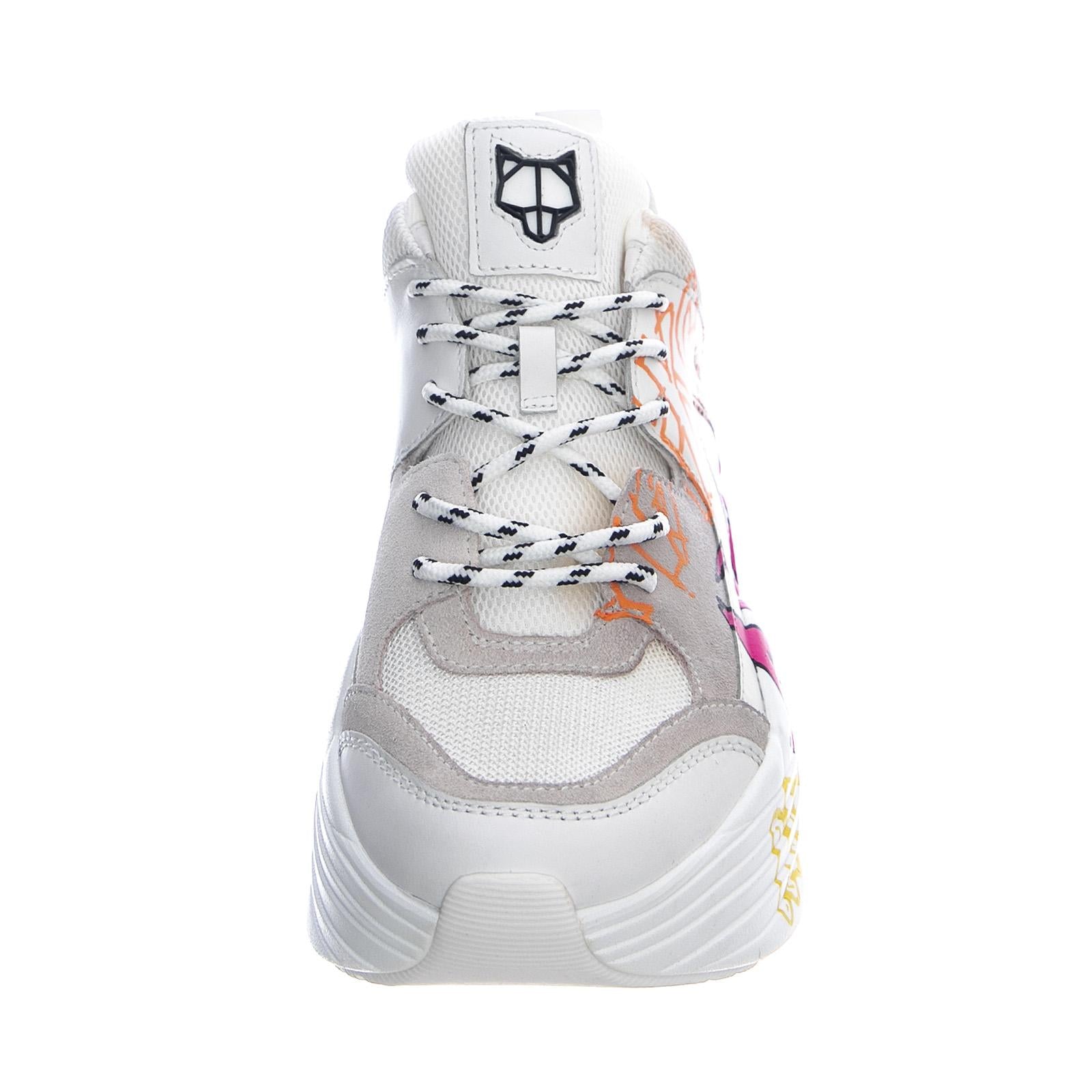  NWSTRACK-WHTGRAF  NAKED WOLFE 