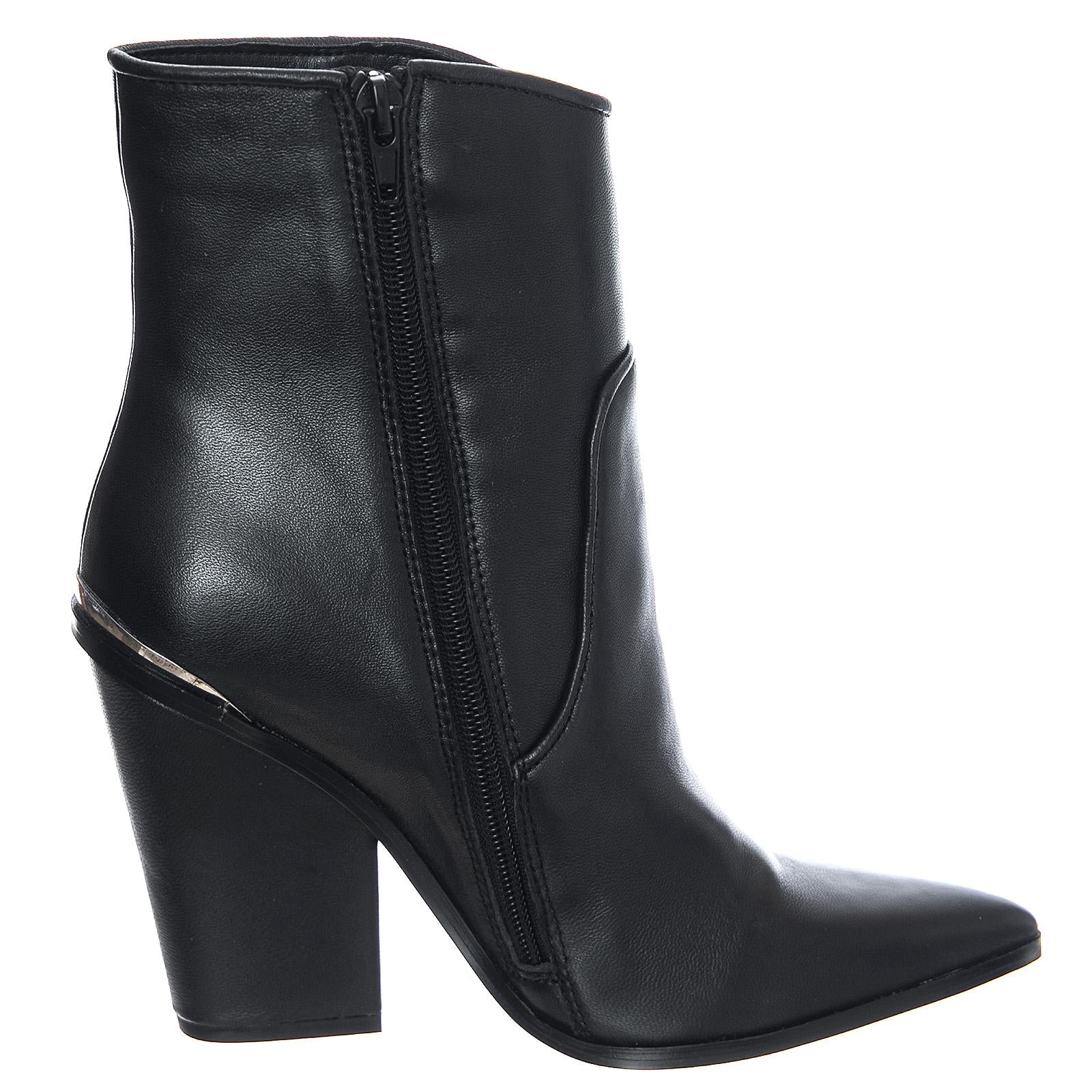  RARE02S1  STEVE MADDEN 
