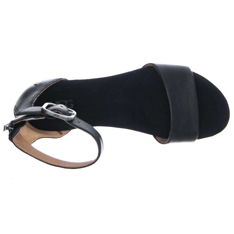  UGSZOEBK1102674W  UGG 